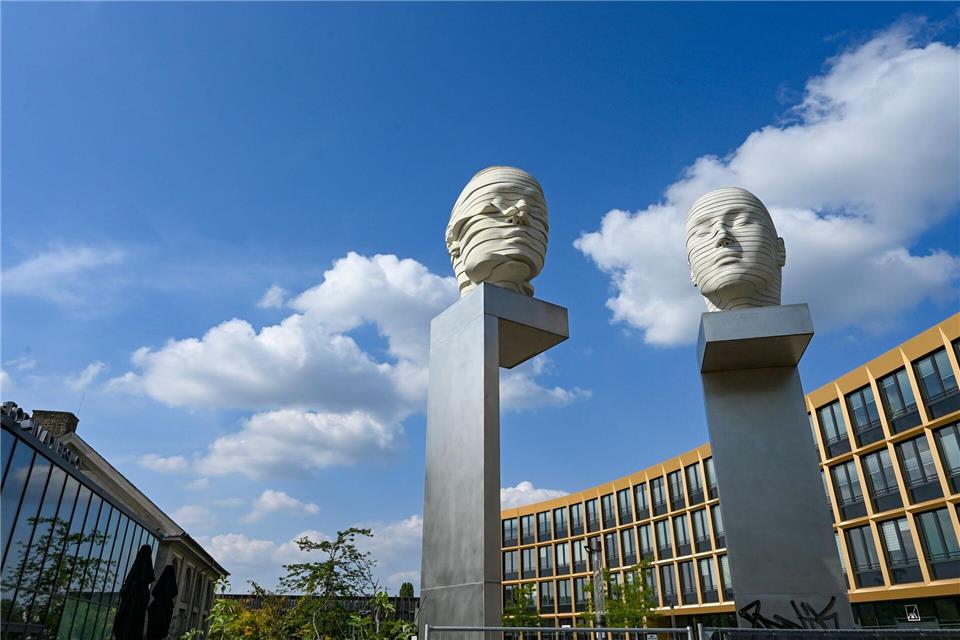 Firmen im Tech-Park Adlershof können zwei Tage nach dem Brandanschlag und Stromausfall immer noch nicht wieder voll arbeiten.Jens Kalaene/dpa