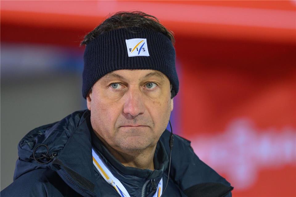 Fis-Rennleiter Sandro Pertile arbeitet weiter an einer Angleichung des Sprung-Kalenders. (Archivbild)Hendrik Schmidt/dpa