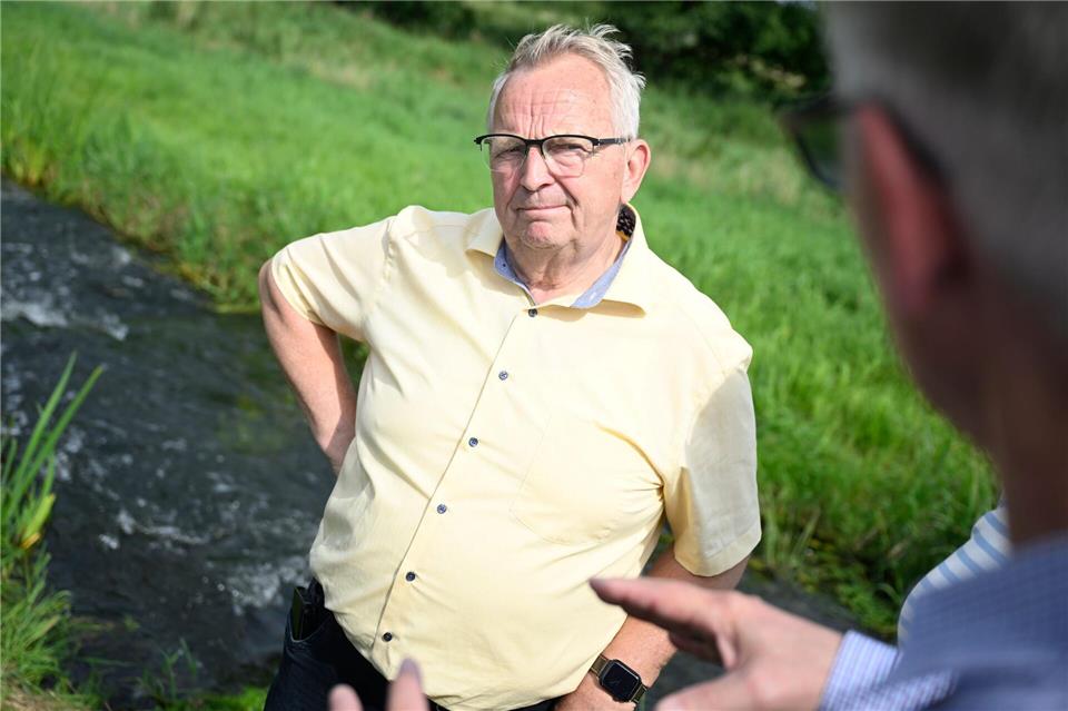 Fischaufstiegsanlagen in Fließgewässern sind nach den Worten von Mecklenburg-Vorpommerns Umweltminister Till Backhaus (SPD) unverzichtbare Lebensadern für wandernde Fischarten. Philip Dulian/dpa