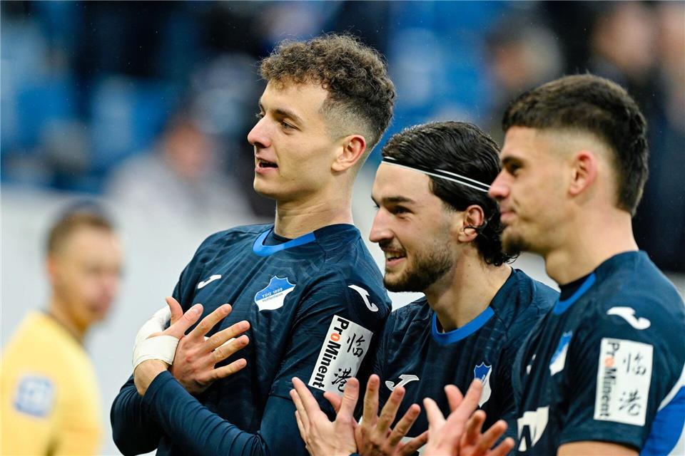 Fisnik Asllani, Leon Avdullahu, Albian Hajdari (v.l.): Jubel mit der TSG Hoffenheim. (Archivbild)Uwe Anspach/dpa