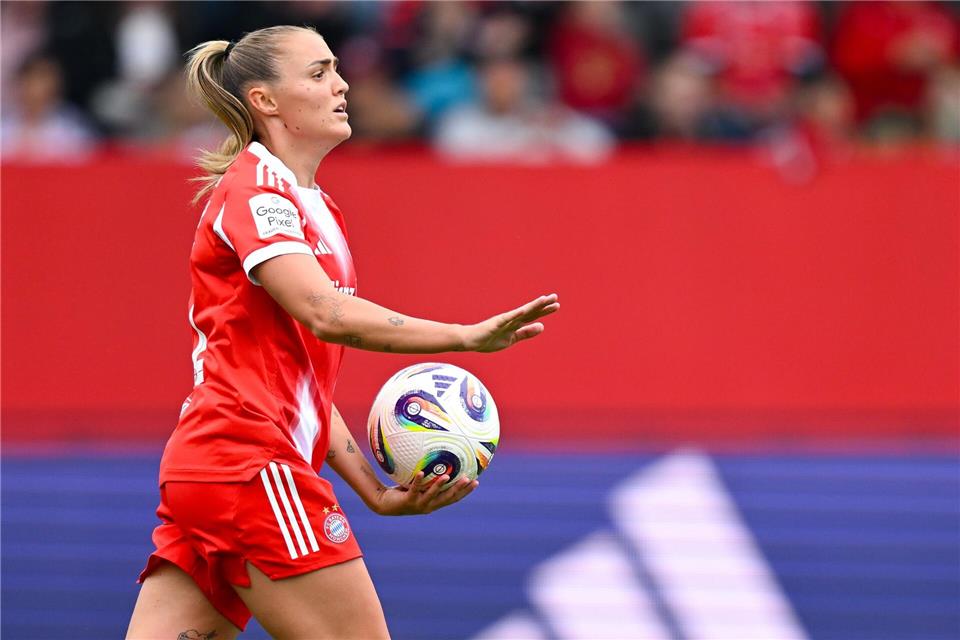 Flach spielen, hoch gewinnen: Bayerns Georgia Stanway.Sven Hoppe/dpa
