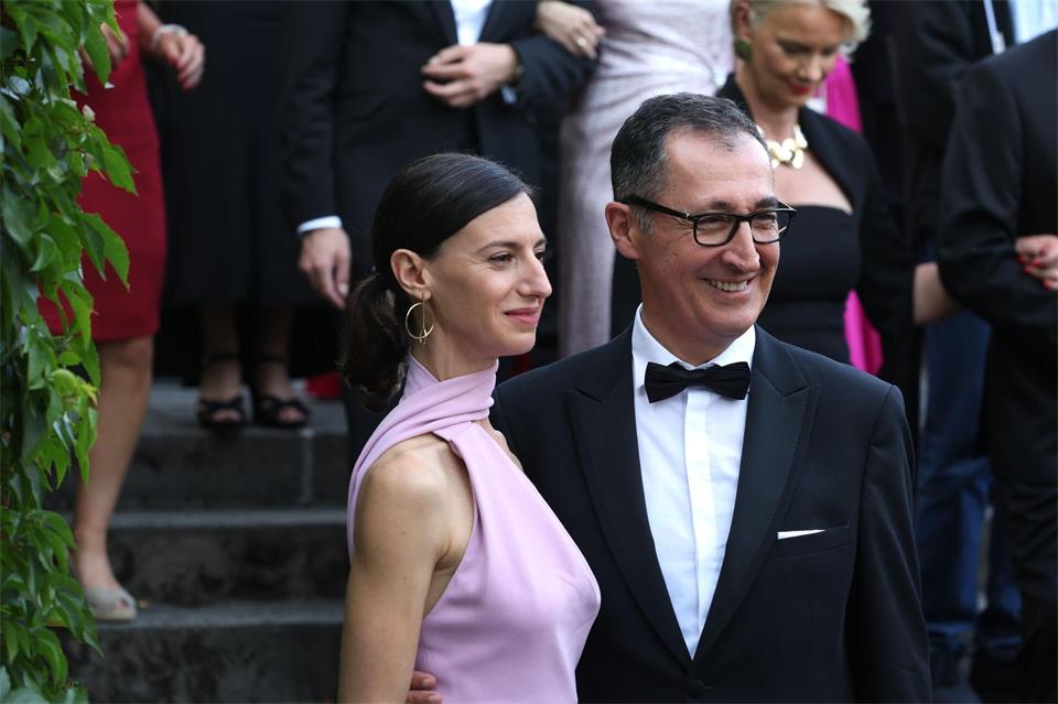 Flavia Zaka und Cem Özdemir sind gemeinsam bei den Richard-Wagner-Festspielen in Bayreuth. (Archivbild)Karl-Josef Hildenbrand/dpa