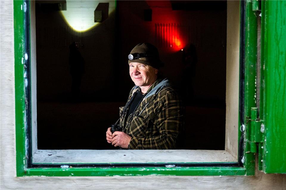 Fledermausexperte Göttsche kennt die Feinde der Fledermäuse und weiß, wie sie aus den Quartieren ferngehalten werden. (Archivbild)Daniel Bockwoldt/dpa