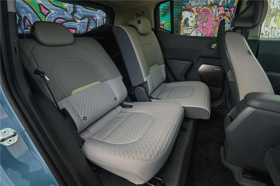 Flexibles Kerlchen: Auch die Rückenlehnen lassen sich in eine bequeme Ruheposition bringen. Kia/dpa-tmn