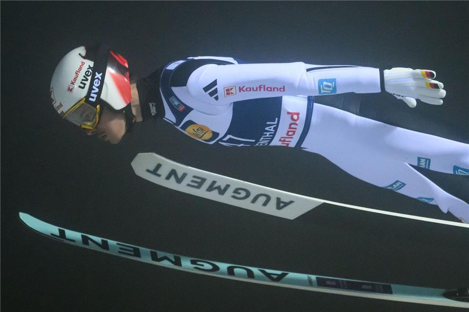 Fliegt aufs Podest: Philipp Raimund.Hendrik Schmidt/dpa