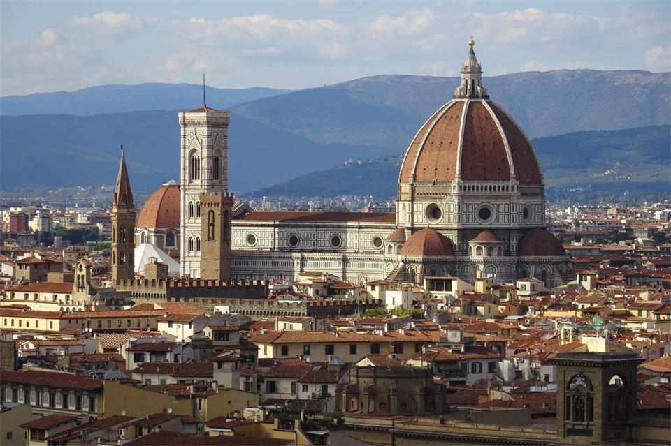 Florenz ist berühmt für seinen Dom, für die Uffizien - und bei Cocktail-Liebhabern auch für einen Drink: den Negroni.Andrea Warnecke/dpa-tmn/dpa