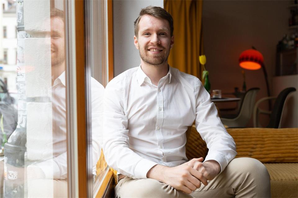 Florian Buschmann litt als Jugendlicher an Computerspielsucht und hilft heute Kindern und Jugendlichen beim richtigen Umgang mit Medien (Archivbild). Sebastian Kahnert/dpa