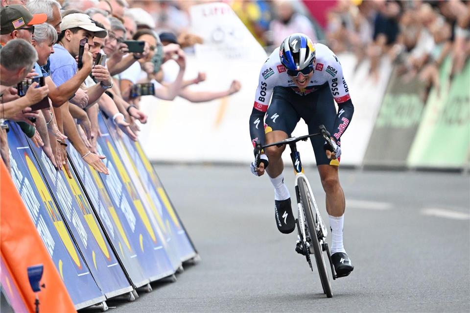 Florian Lipowitz begeistert bei der Deutschland Tour die Massen.Federico Gambarini/dpa