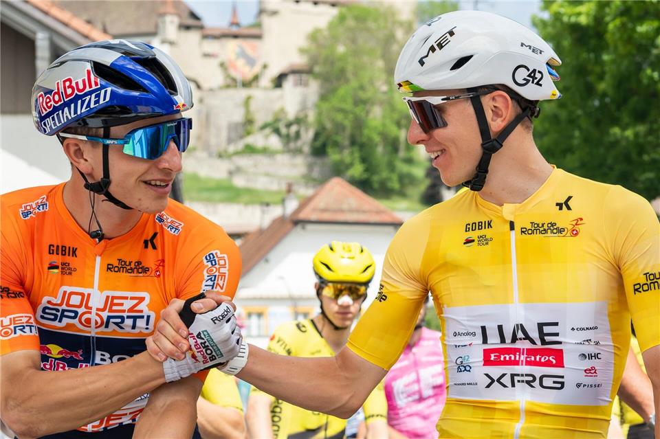 Florian Lipowitz (l) musste sich nur Tadej Pogacar geschlagen geben.Jean-Christophe Bott/KEYSTONE/dpa