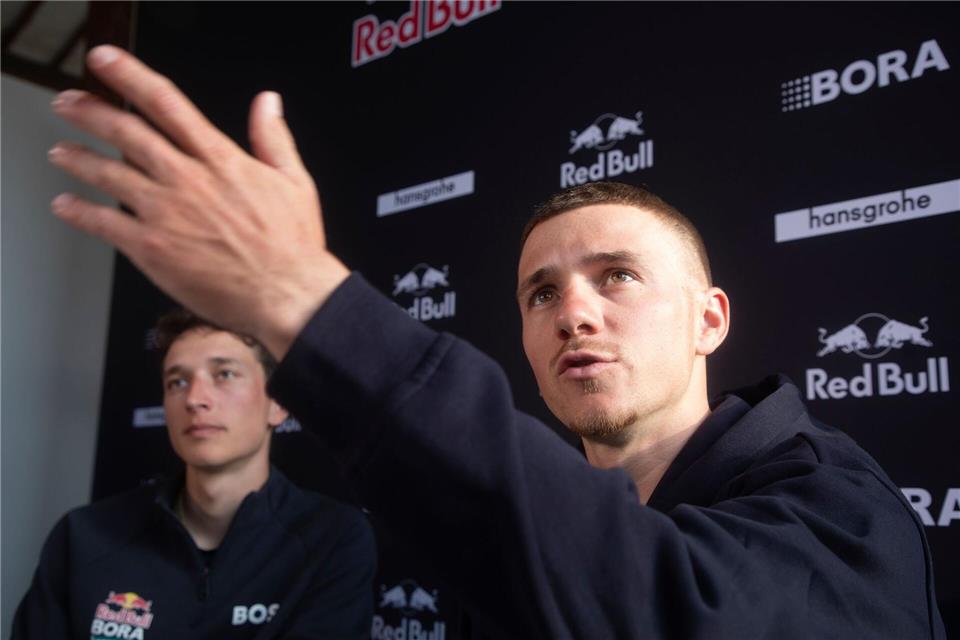 Florian Lipowitz (l) und Remco Evenepoel sollen das Tea Red Bull bei der Tour de France anführen. (Archivbild)Clara Margais/dpa