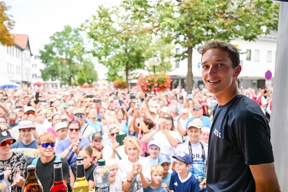Florian Lipowitz wird in seiner Heimat begeistert empfangen.Marius Bulling/dpa