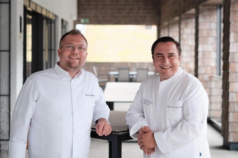 Florian Stolte und Torsten Michel - sie sind die Küchenchefs der Restaurants „1789“ und „Schwarzwaldstube“ in Baiersbronn-Tonbach. Julian Beekmann/Traube Tonbach/dpa-tmn