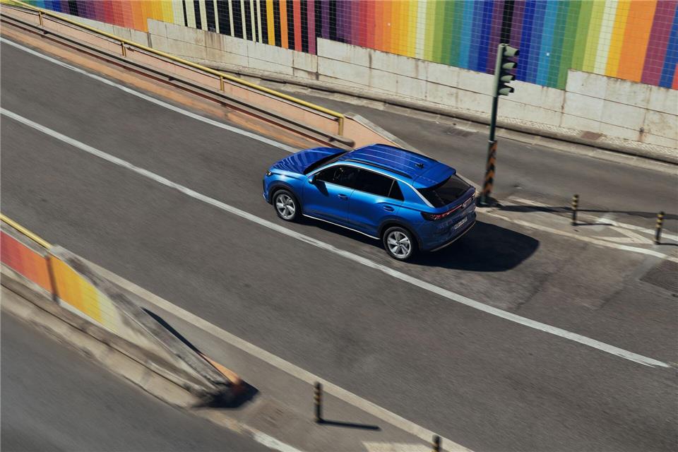 Flott unterwegs: Agil, aber familienfreundlich und komfortabel abgestimmt.Volkswagen AG/dpa-tmn