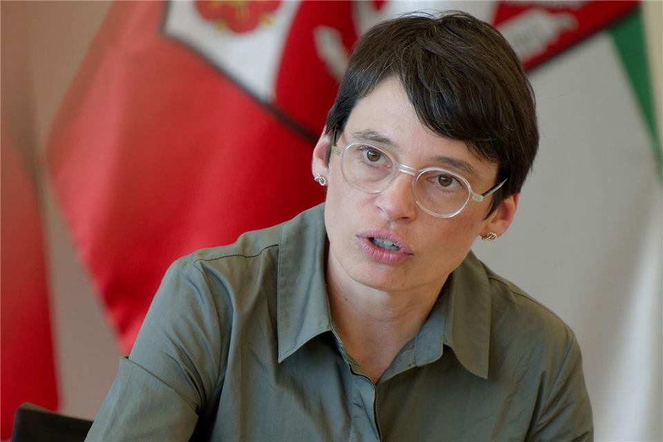 Flüchtlingsministerin Josefine Paul (Grüne) plant ein zweites Abschiebegefängnis. (Archivbild)Henning Kaiser/dpa