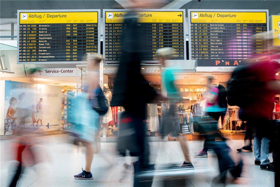 Flug verpasst: Wer bei der Anreise zum Flughafen kein ausreichendes Sicherheitspolster einrechnet, muss damit rechnen, dass auch eine abgeschlossene Reiserücktrittsversicherung die entstandenen Mehrkosten nicht trägt.picture alliance/dpa