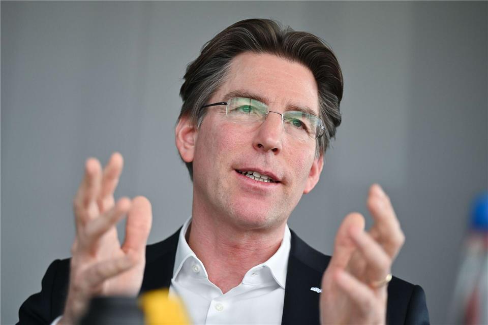 Flughafen-Chef Ulrich Heppe: „Dieses Jahr ist eine Herausforderung.“ (Archivbild)Katharina Kausche/dpa