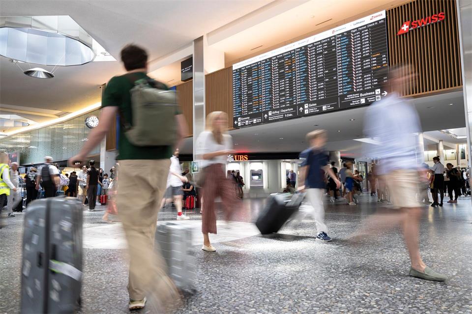 Flughafen Zürich streicht wegen Gewitter Flüge. (Symbolbild)Andreas Becker/KEYSTONE/dpa