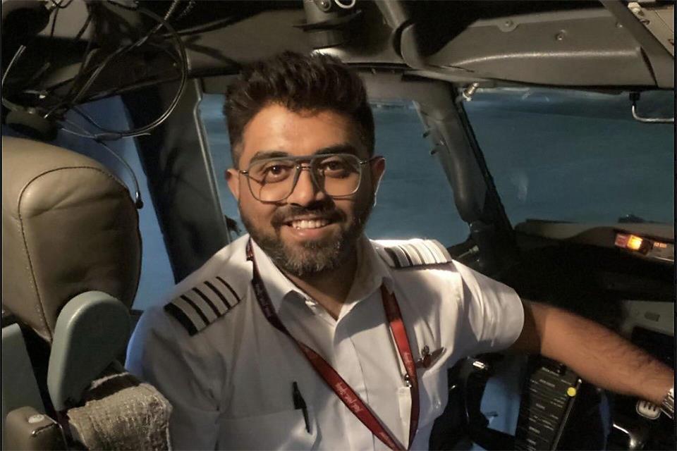 Flugkapitän Smit Machchhar wurde für seinen Einsatz im Cockpit nun in den Vereinigten Arabischen Emiraten geehrt. (Archivbild)Uncredited/Israel’s Foreign Ministry/AP/dpa