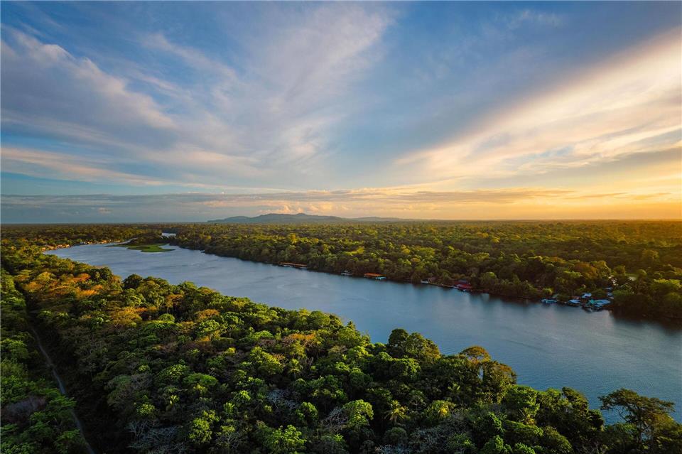 Fluss im Dschungel: Der Tortuguero-Nationalpark wird von einem riesigen Netz aus Wasserwegen durchzogen. Costa Rica Tourism Board/dpa-tmn