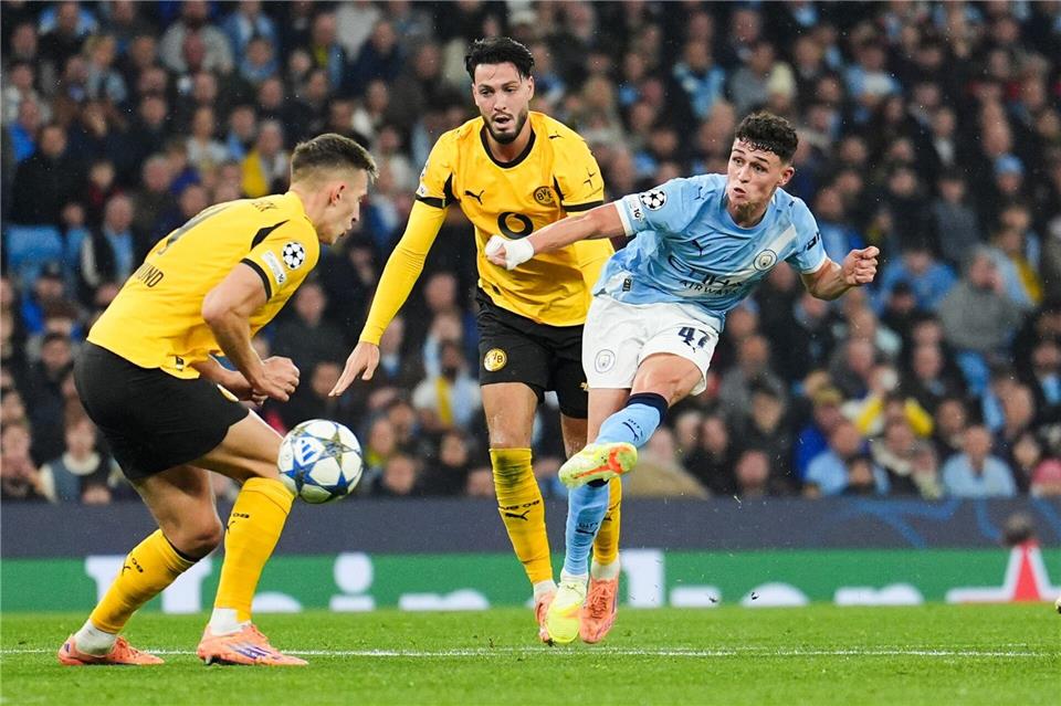 Foden (rechts) bekam für seine Leistung gegen Dortmund international viel Anerkennung.Martin Rickett/PA Wire/dpa