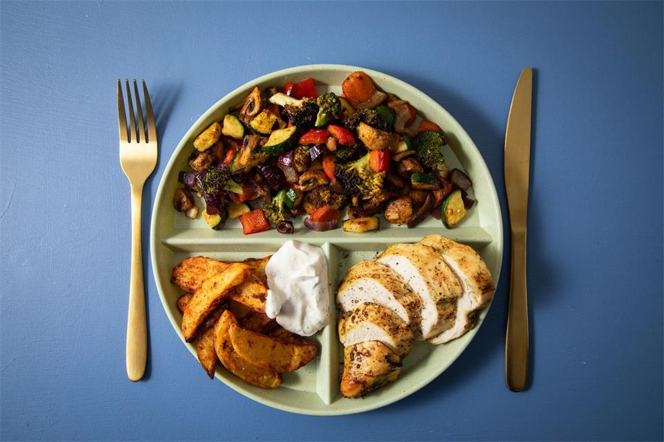 Fokus auf Gemüse: Eine mediterrane Ernährungsweise kann bei Reflux guttun. Christin Klose/dpa-tmn