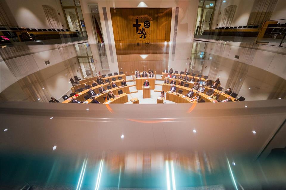 Folge aus dem starken Abschneiden der AfD bei der Landtagswahl: Die Fraktionen von CDU, SPD und Grünen wollen die Verfassung ändern und die Einsetzung von Untersuchungsausschüssen schwerer machen. (Archivfoto)Andreas Arnold/dpa