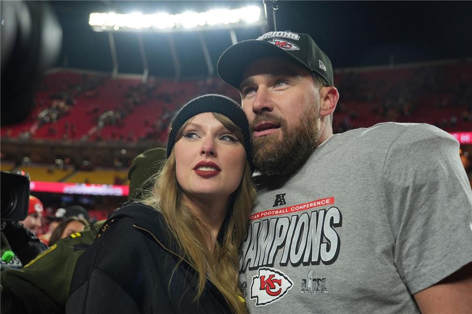 Football-Profi Travis Kelce (36) hat über seine Hochzeit mit Popstar Taylor Swift (36) gesprochen. (Archivbild)Charlie Riedel/AP/dpa