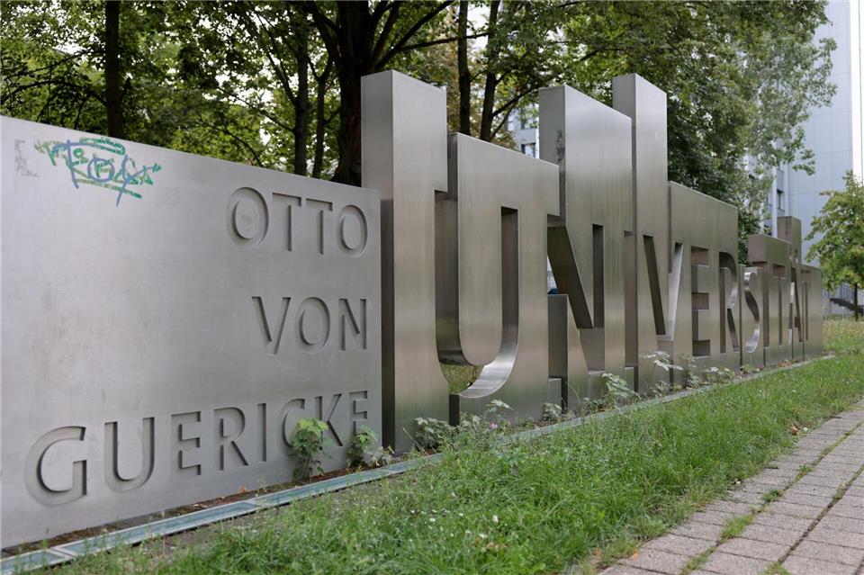 Forschende der Uni Magdeburg planen einen selbstfahrenden Shuttlebus - und suchen dafür die Mithilfe der Bürger und Bürgerinnen der Stadt. Peter Gercke/dpa-Zentralbild/dpa