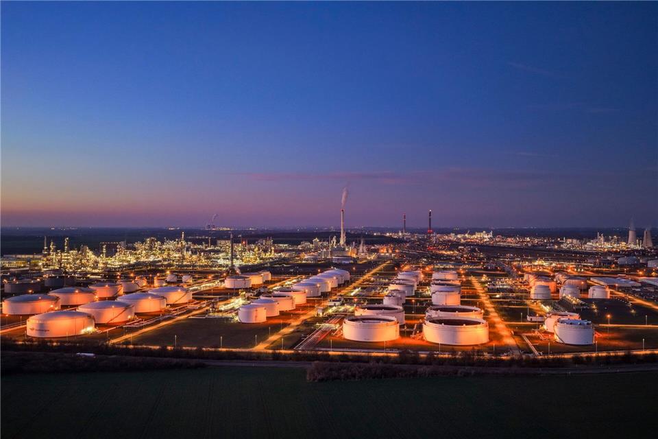 Forschungseinrichtungen und Unternehmen arbeiten an neuen Verfahren für die Chemie der Zukunft. (Archivbild)Jan Woitas/dpa