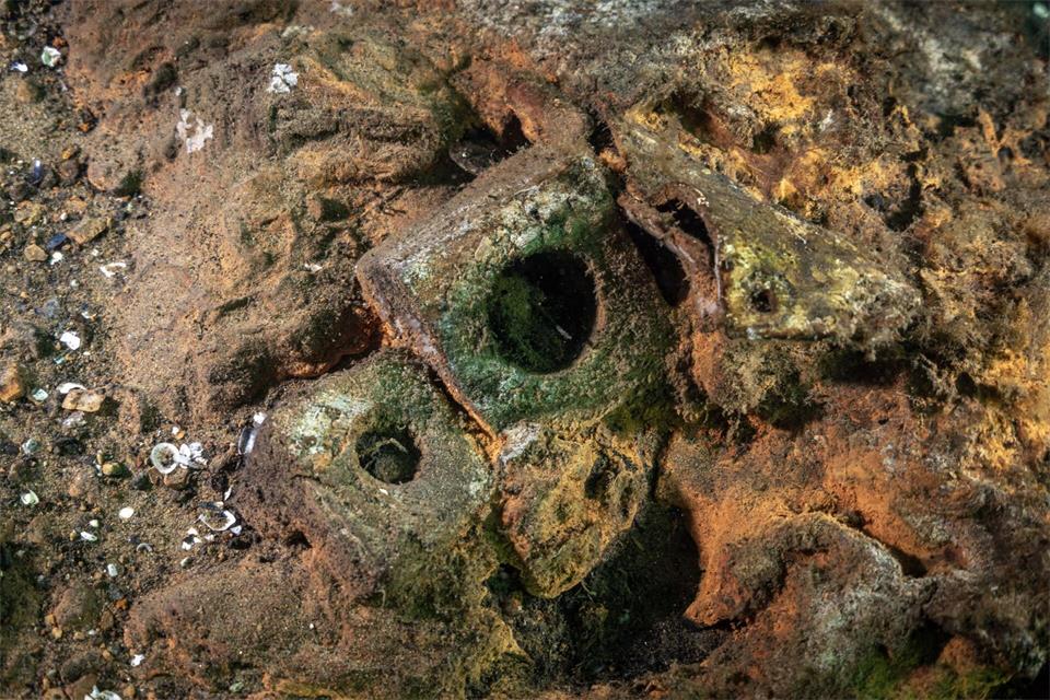 Forschungstaucher haben an einem mehr als 500 Jahre alten Wrack spannende Entdeckungen gemacht. Florian Huber/submaris.com/dpa