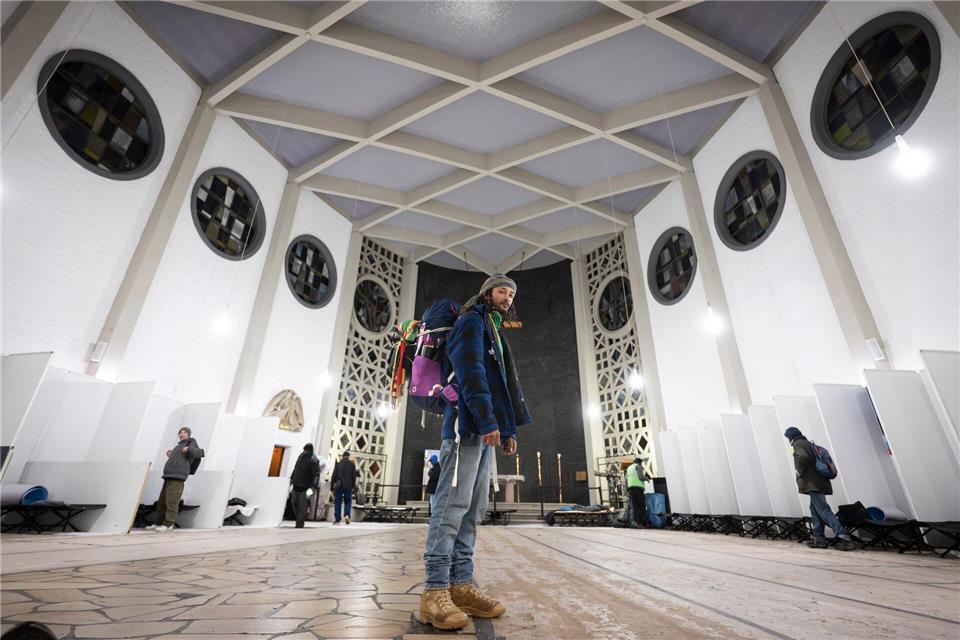 Fortes Erikson aus Kap Verde kommt in die Winternotübernachtung in der Weißfrauenkirche in Frankfurt.Boris Roessler/dpa