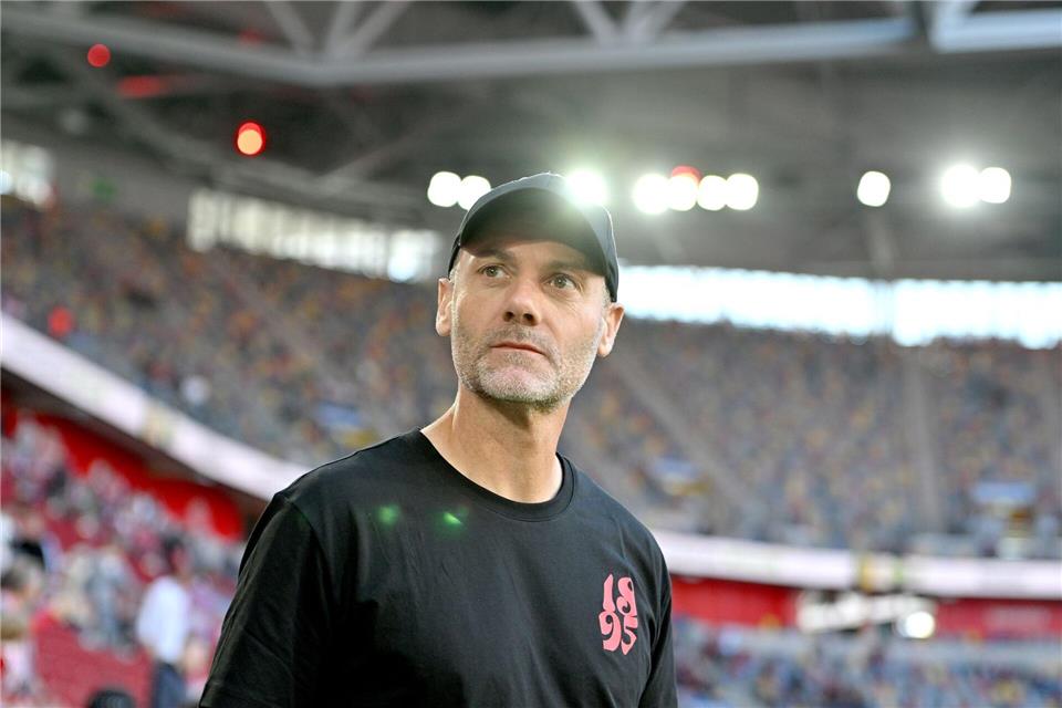 Fortuna Düsseldorfs Trainer Alexander Ende braucht im Saisonendspurt zwei Siege.Anke Waelischmiller/dpa