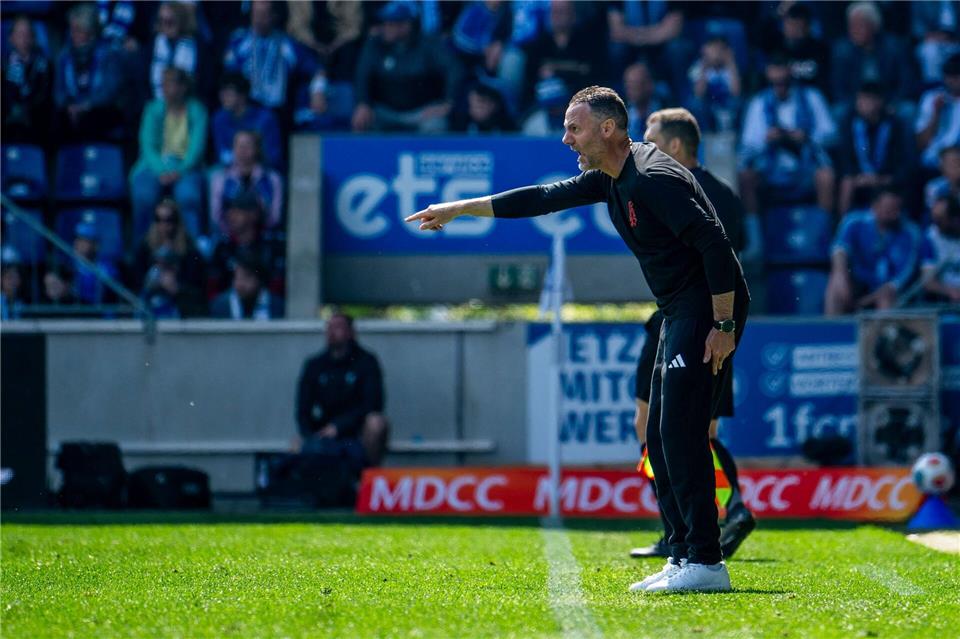 Fortuna Düsseldorfs neuer Trainer Alexander sieht noch viel Verbesserungspotenzial.Julius Frick/dpa