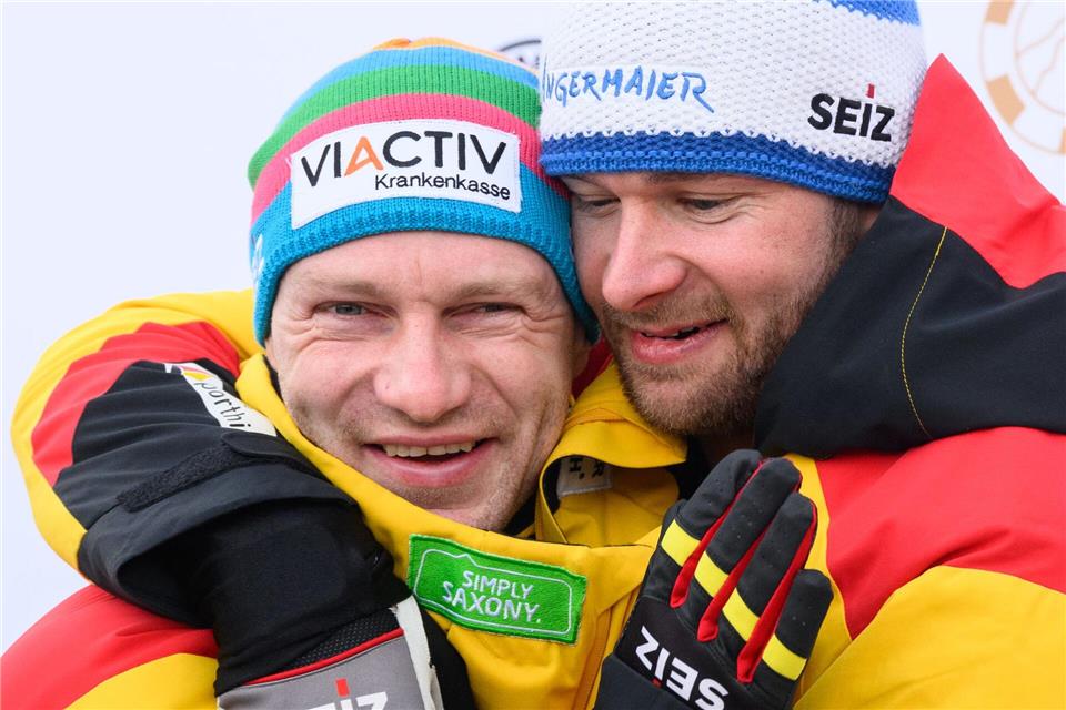 Francesco Friedrich (l) muss den Gesamtweltcup im Zweierbob an Johannes Lochner abtreten. (Archivbild)Robert Michael/dpa