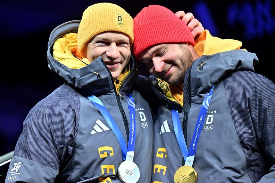 Francesco Friedrich (l) peilt seine fünfte Goldmedaille bei Olympia an. Robert Michael/dpa