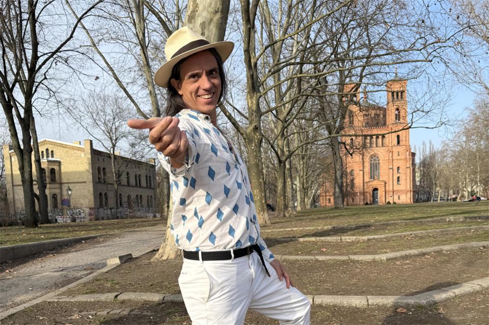 Francisco Villanueva kommt mit seiner Show „Der Zufall hat Recht“ nach Raesfeld. 