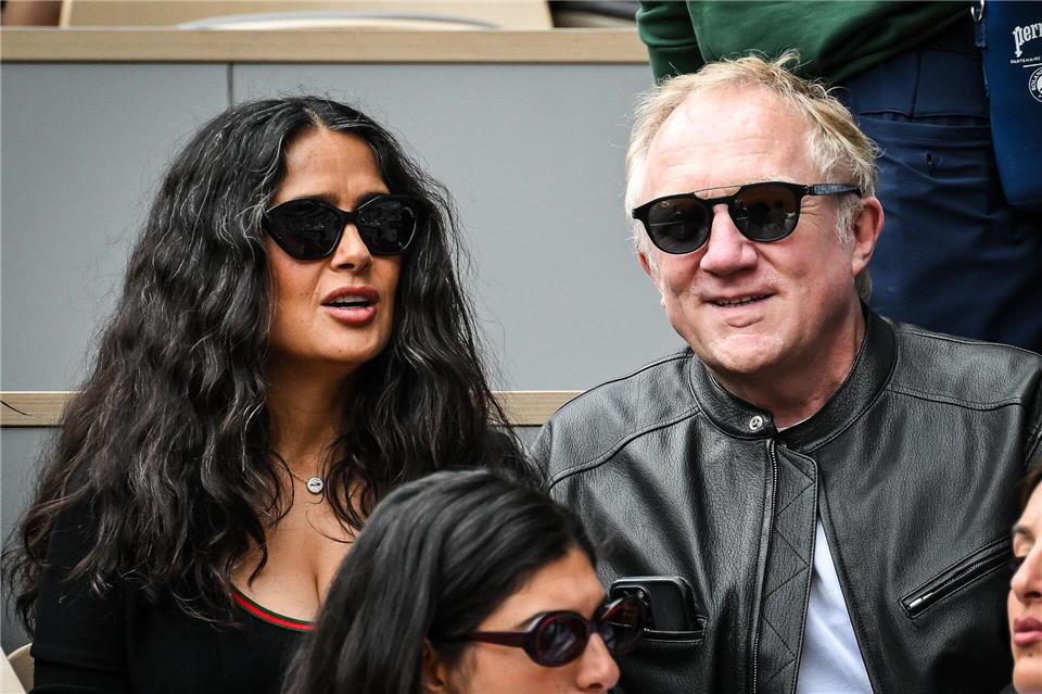 Francois-Henri Pinault und Salma Hayek (l.) verfolgen das Spiel von. ZverevMatthieu Mirville/ZUMA Press Wire/dpa