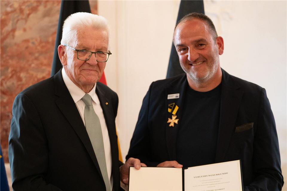 Frank Schmidt hat den Verdienstorden des Landes Baden-Württemberg von Ministerpräsident Winfried Kretschmann erhalten.Markus Lenhardt/dpa