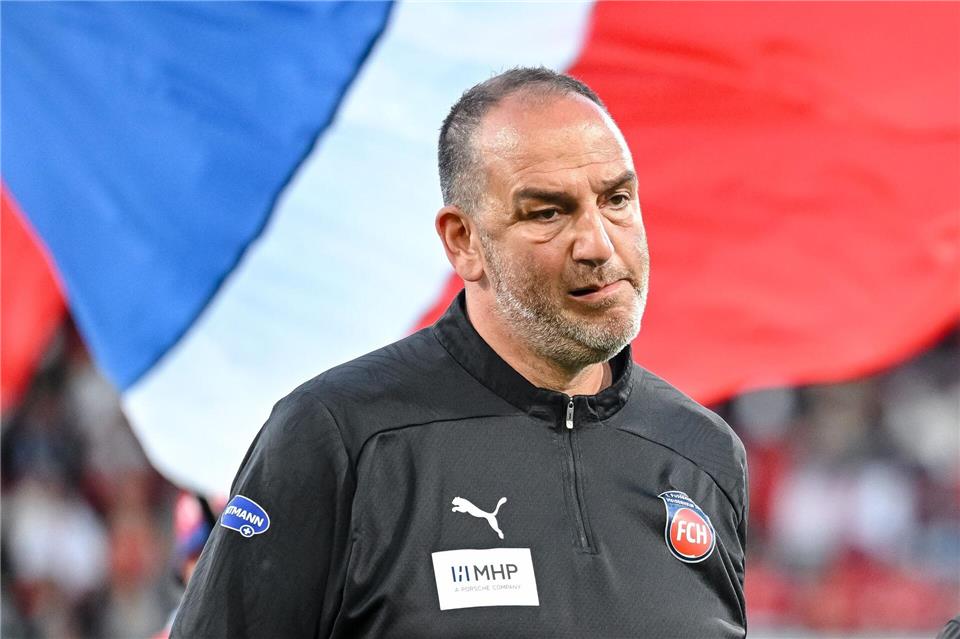 Frank Schmidt und der 1. FC Heidenheim haben Bochum auf Distanz gehalten.Harry Langer/dpa