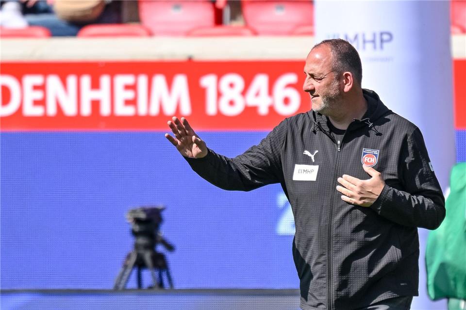 Frank Schmidt wählt offene Worte für seinen Schützling Eren Dinkçi. (Archivbild)Harry Langer/dpa