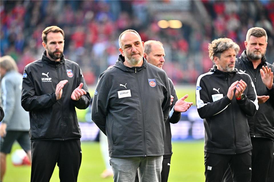 Frank Schmidt wird seinen Vertrag erfüllen - trotz des Abstiegs.Jan-Philipp Strobel/dpa