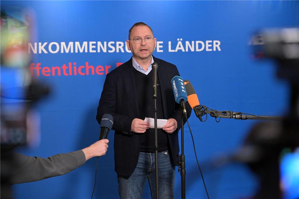 Frank Werneke verkündet die Einigung. Michael Bahlo/dpa