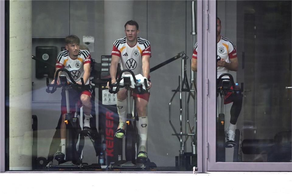 Frankfurt am Main: Turniervorbereitung vor der WM-Endrunde – Karl und Neuer trainieren auf ErgometernFederico Gambarini/dpa