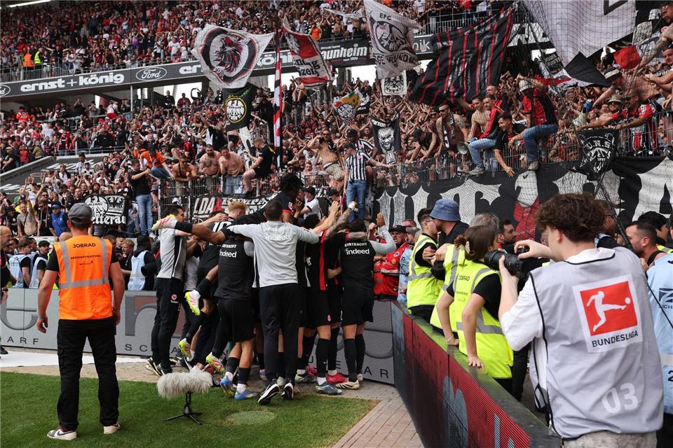 Frankfurt feiert den Champions-League-Einzug.Philipp von Ditfurth/dpa