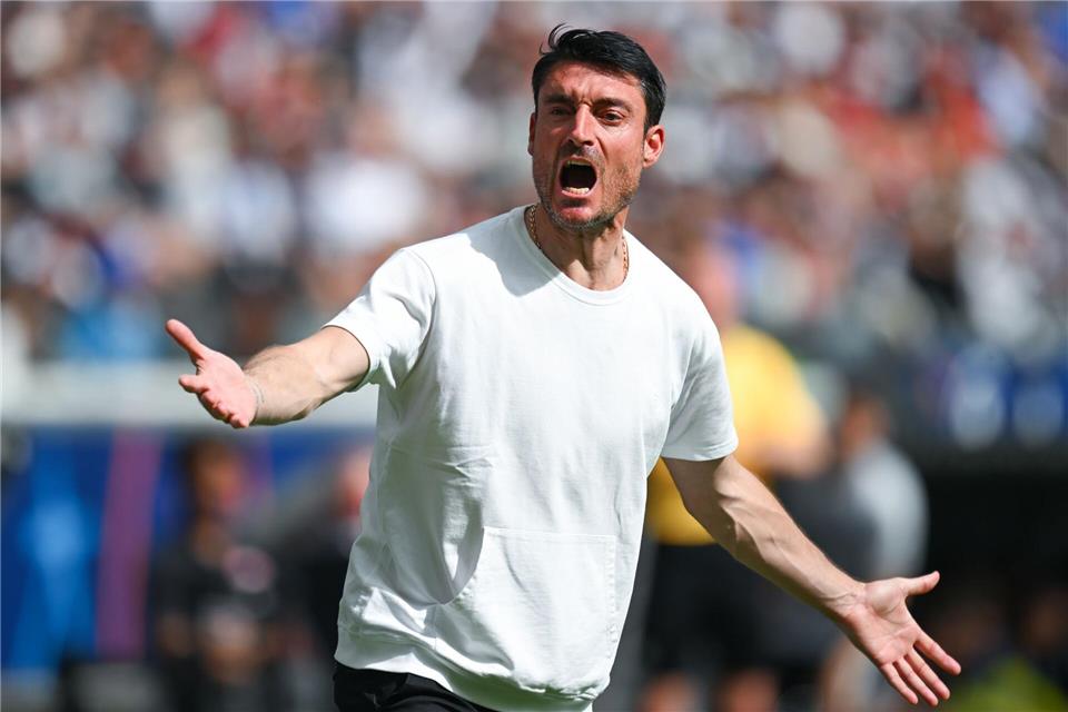 Frankfurts Coach Albert Riera steht nach der Niederlage gegen den Hamburger SV unter Druck.Florian Wiegand/dpa