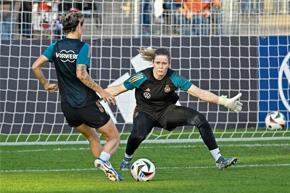 Frankfurts Torhüterin Stina Johannes hat große Pläne für die Nationalmannschaft.Uwe Anspach/dpa