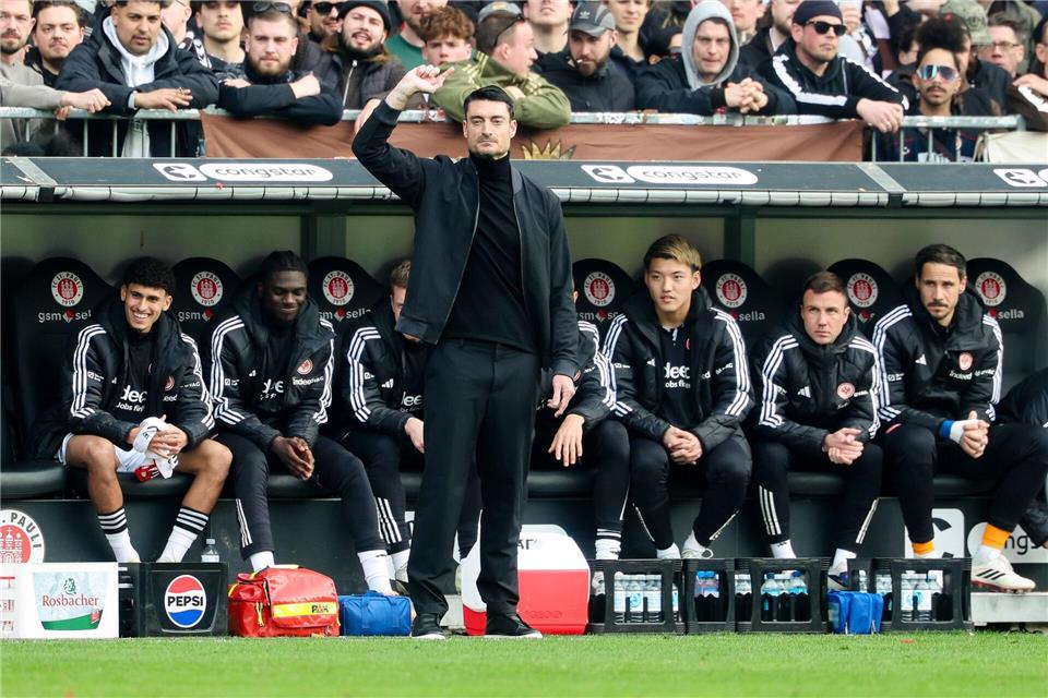 Frankfurts Trainer Albert RieraFrank Molter/dpa