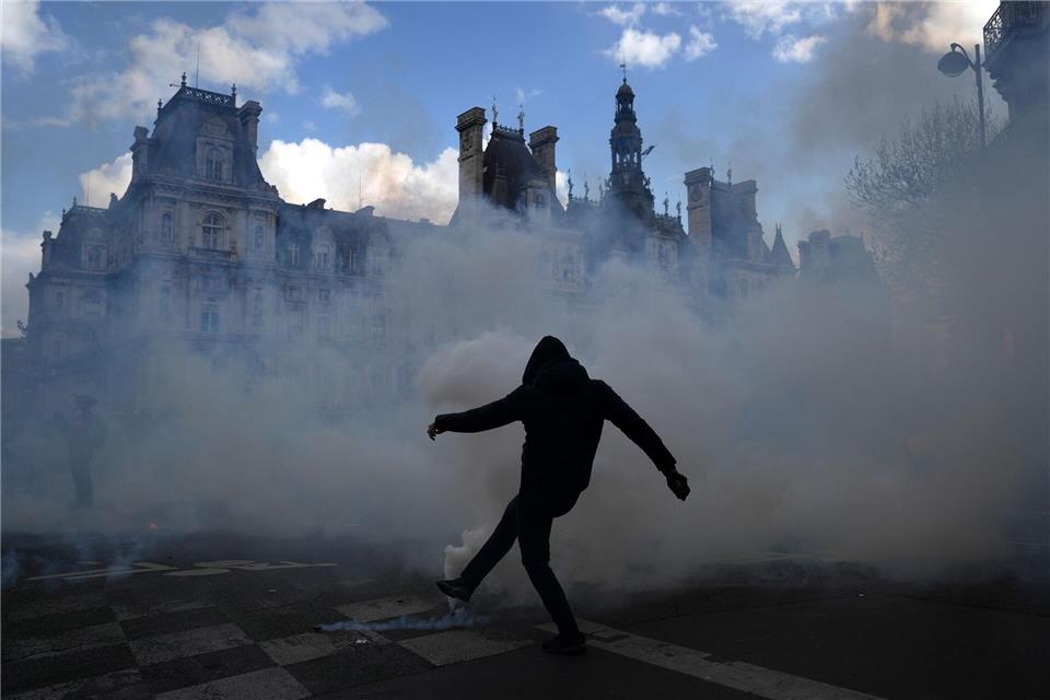 Frankreich erwartet eine Protestwelle. (Archivbild)Lewis Joly/AP/dpa