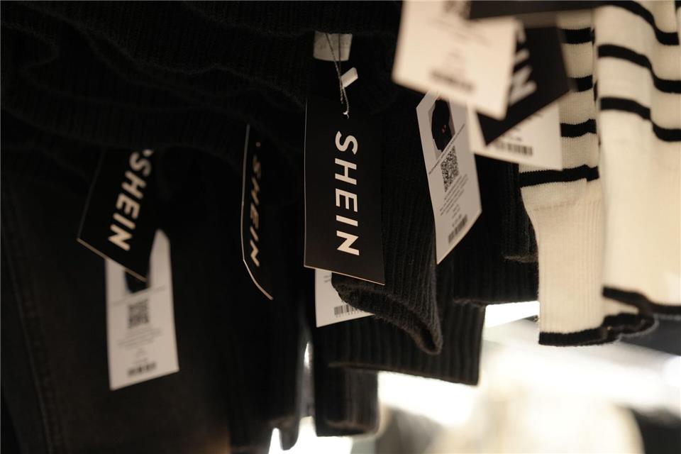 Frankreich hat am Pariser Flughafen eine Großkontrolle von Shein-Lieferungen gestartet (Archivbild).Aurelien Morissard/AP/dpa