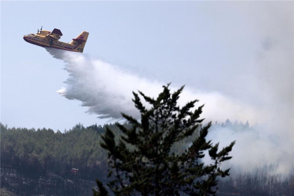 Frankreich kämpft derzeit gegen die umfangreichsten Waldbrände seit dem Zweiten Weltkrieg (Archivbild).Thibaud Moritz/AFP/dpa